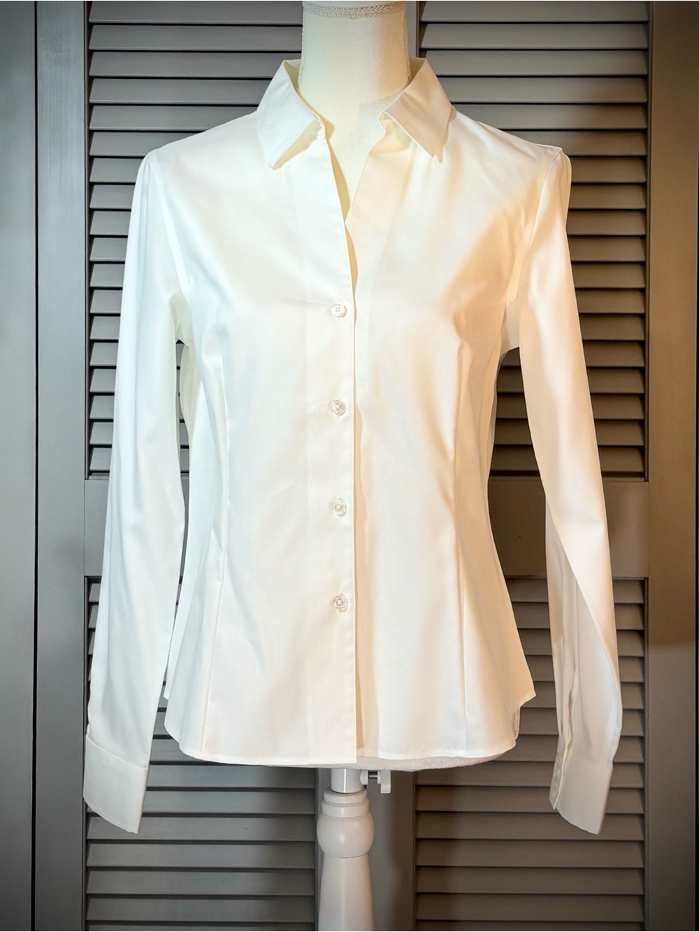 Jones New York White Button-Front V-Neck Blouse - Picture 3 of 12